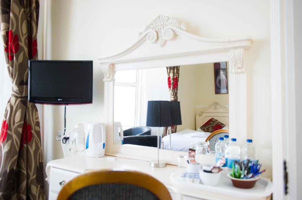 אבריסטוויט Queensbridge Hotel מראה חיצוני תמונה
